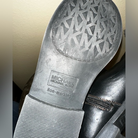 Micheal Kors leather winter boots - Picture 9 of 9